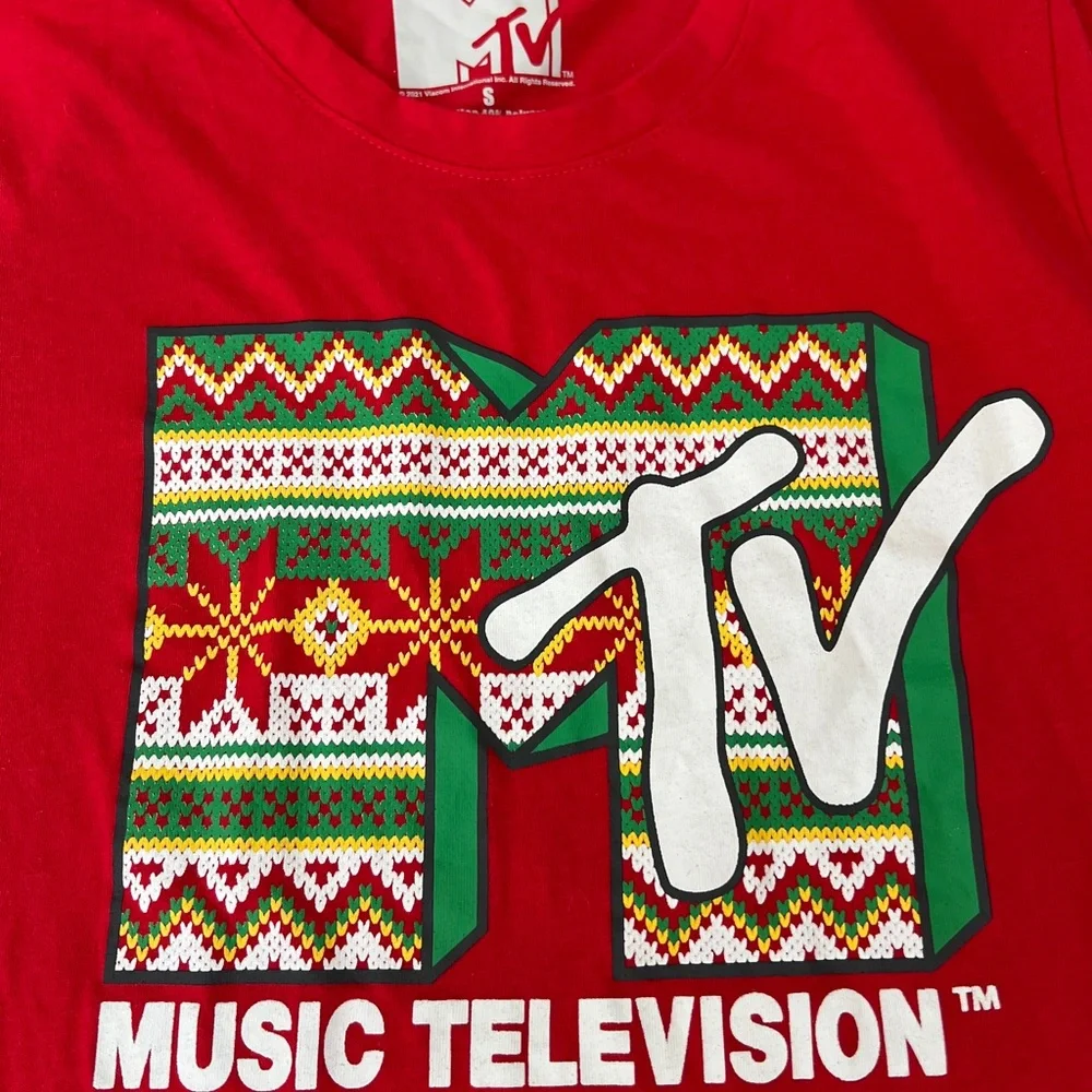 MTV Bold Red Christmas themed Logo Tee poinsettias and chevron Size S - Picture 8 of 8